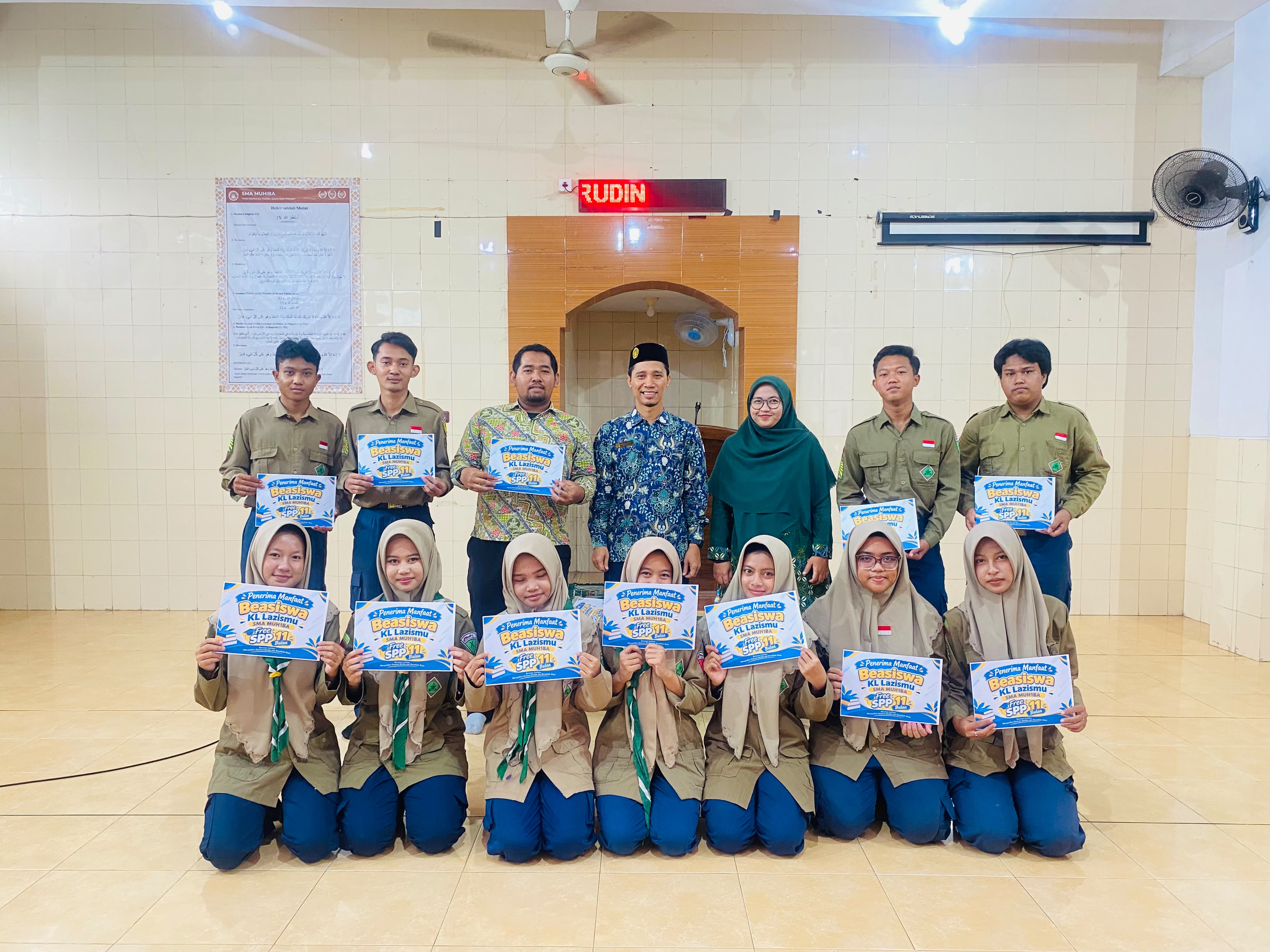 Jum'at Penuh Berkah, KL Lazismu SMA MUH1BA Salurkan 13 Voucher Beasiswa SPP